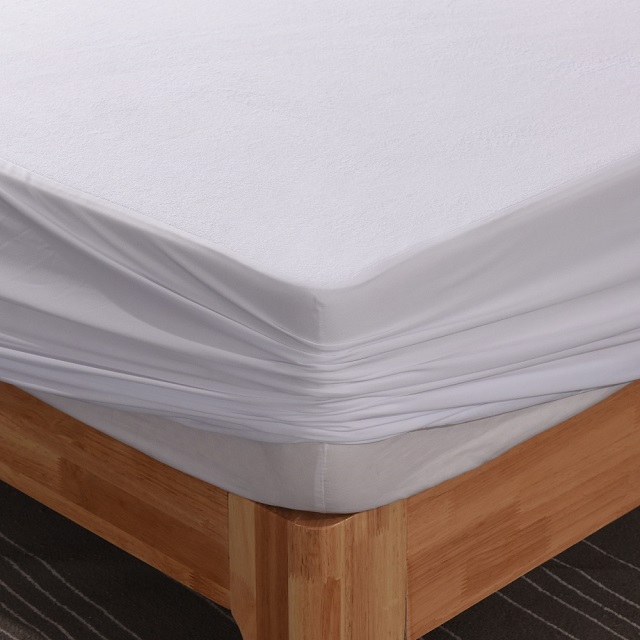 Protector de colchón impermeable de tela de rizo Venta caliente 80% algodón 20% tejido de tela de rizo laminado con protector de colchón impermeable de TPU